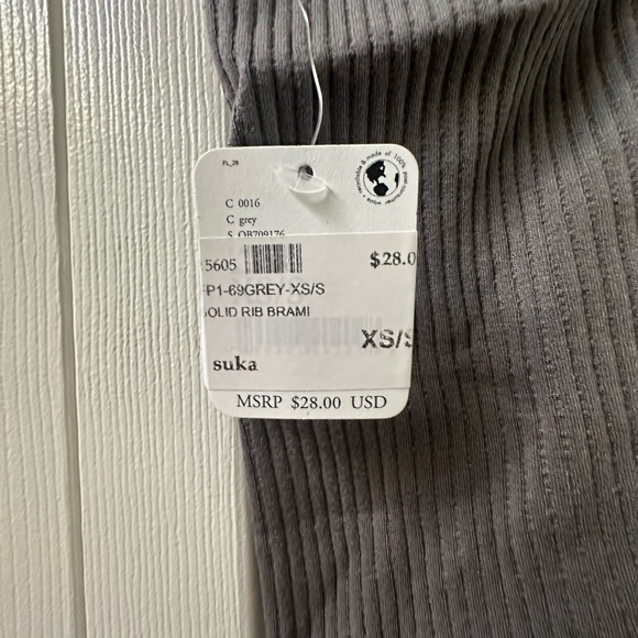 Athletic free people grey tank from small boutique on Martha’s Vineyard - Picture 2 of 4